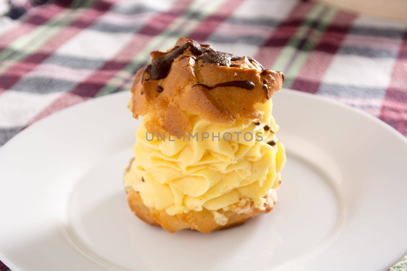 Cream Pie. Two layers of puff pastry filled with whipped cream.