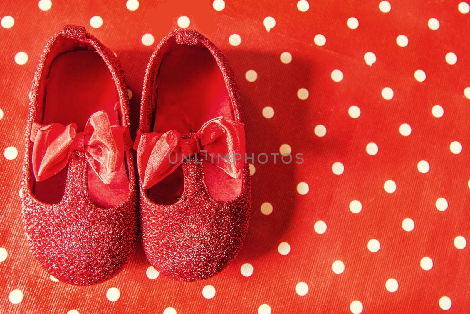 Girls' glitter shoes