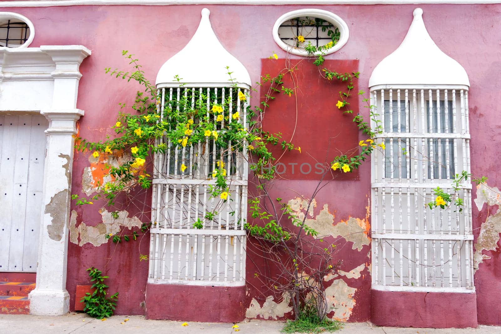 Beautiful pink colonial architecture in the historic center of Cartagena, Colombia