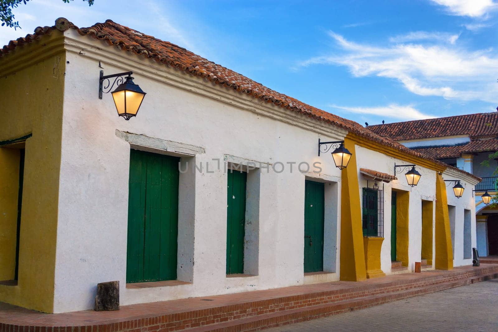 Street lights and beautiful colonial architecture in Mompox, Colombia