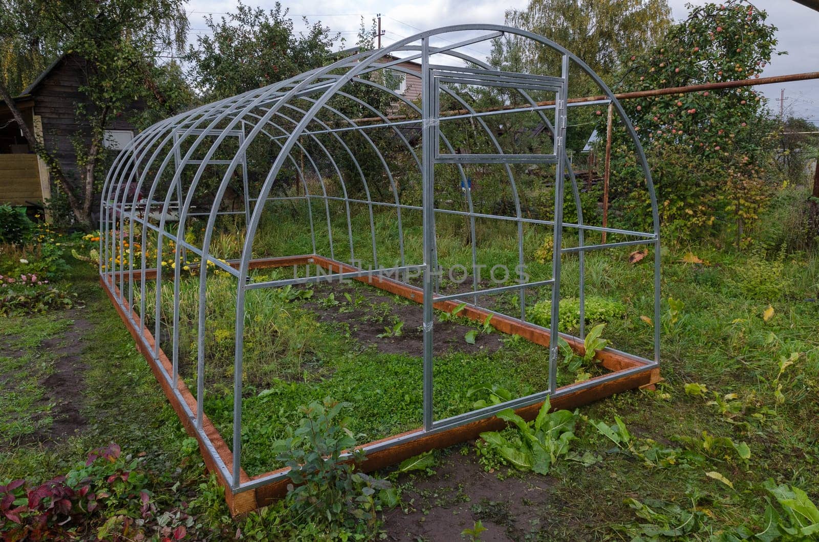 Manufacturer of greenhouses for vegetable garden with his own hands