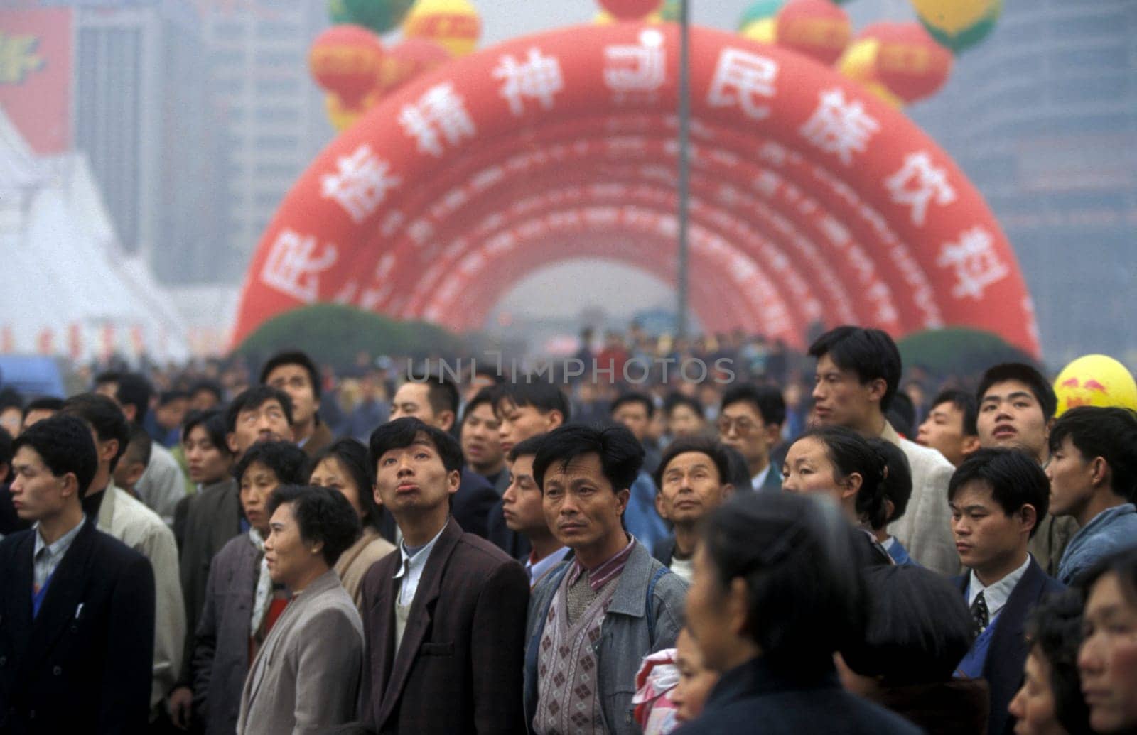 Chinese People on a economic Fair on the City Square in the city of Chengdu in the provinz Sichuan in centrall China.