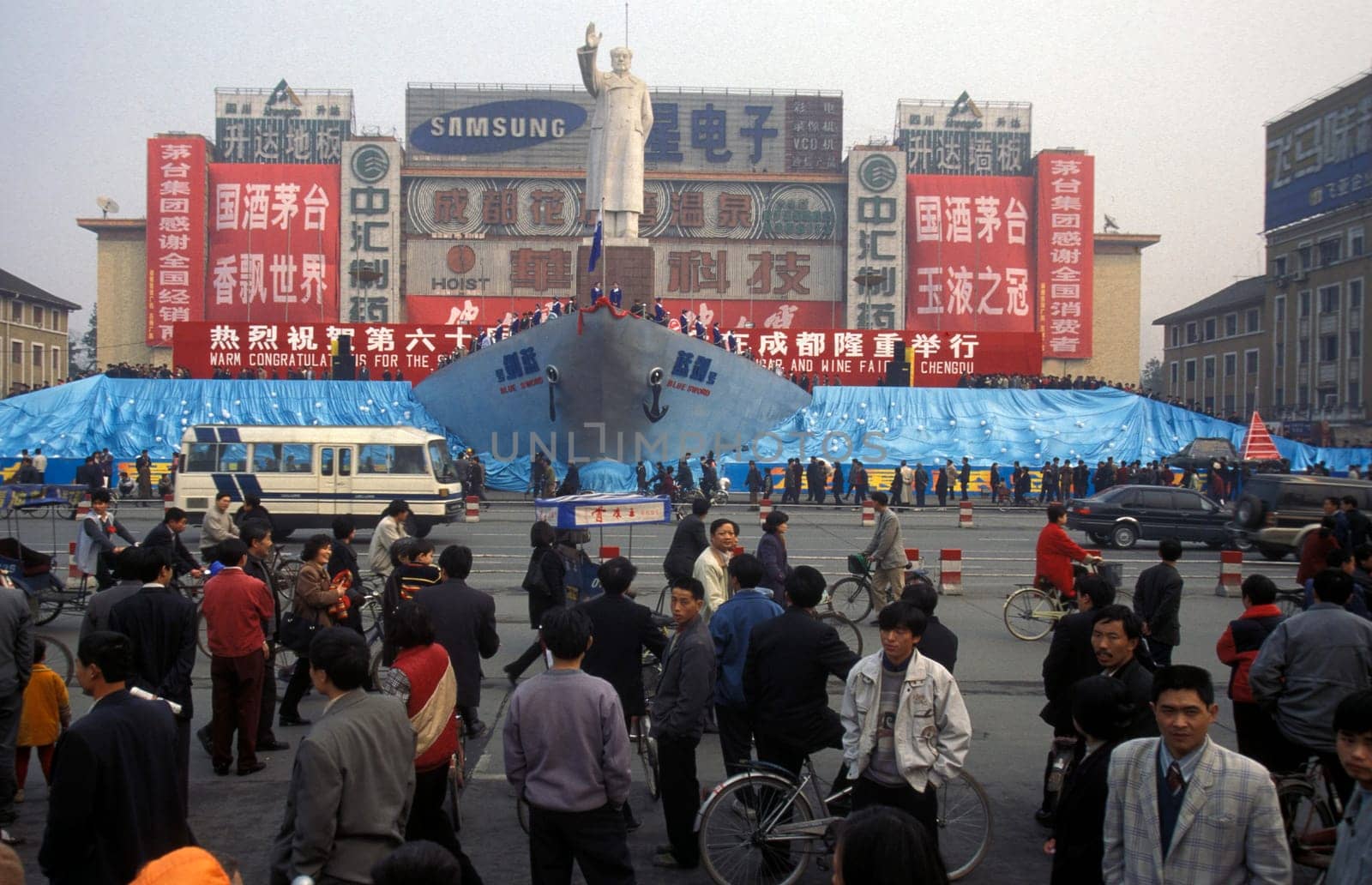 the Statue of Mao on economy fair in the city Square of Chengdu in the provinz Sichuan in centrall China.