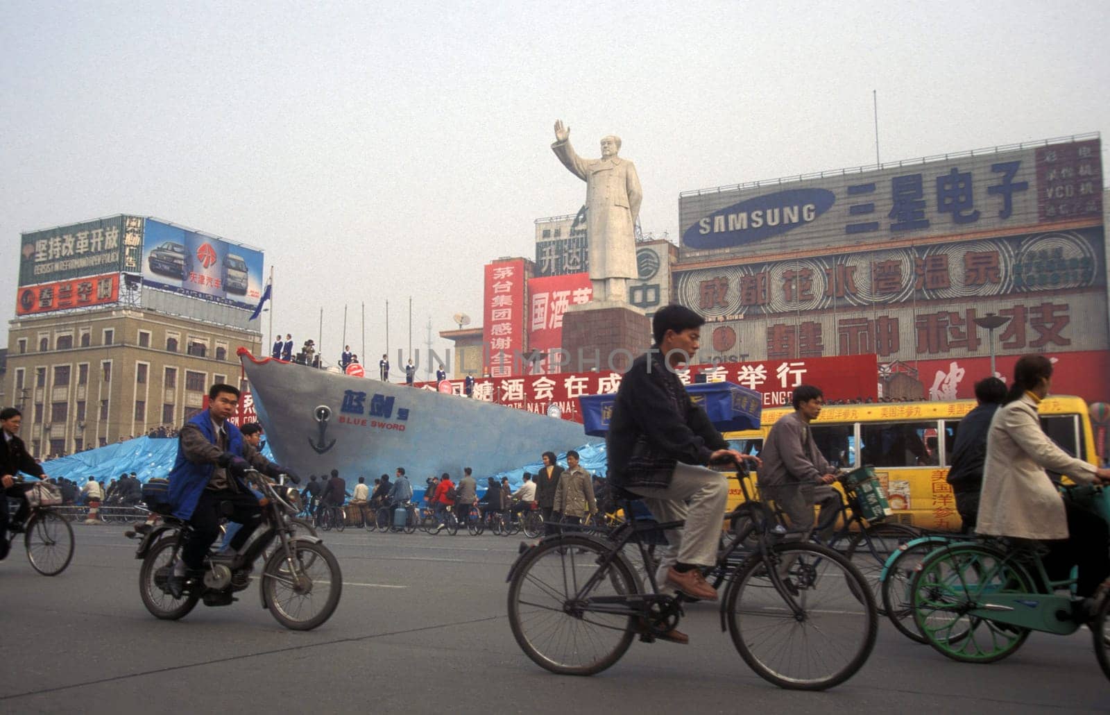 the Statue of Mao on economy fair in the city Square of Chengdu in the provinz Sichuan in centrall China.
