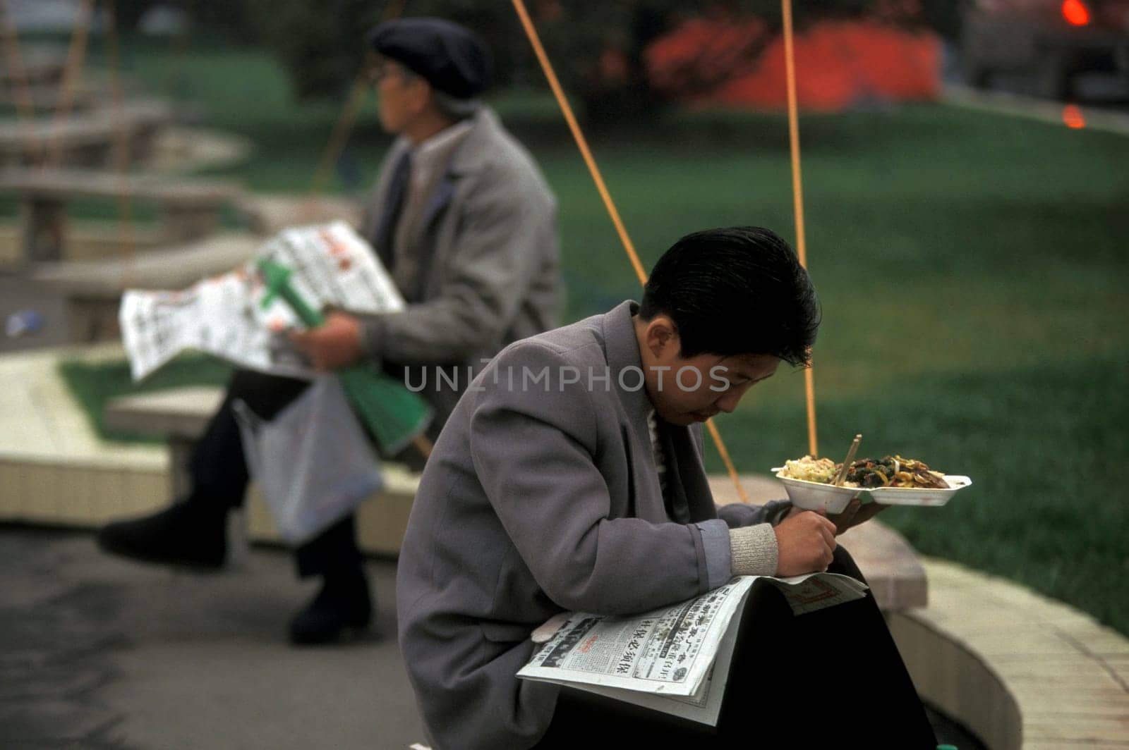 Chinese People reading the newspaper in a park in the city of Chengdu in the provinz Sichuan in centrall China.