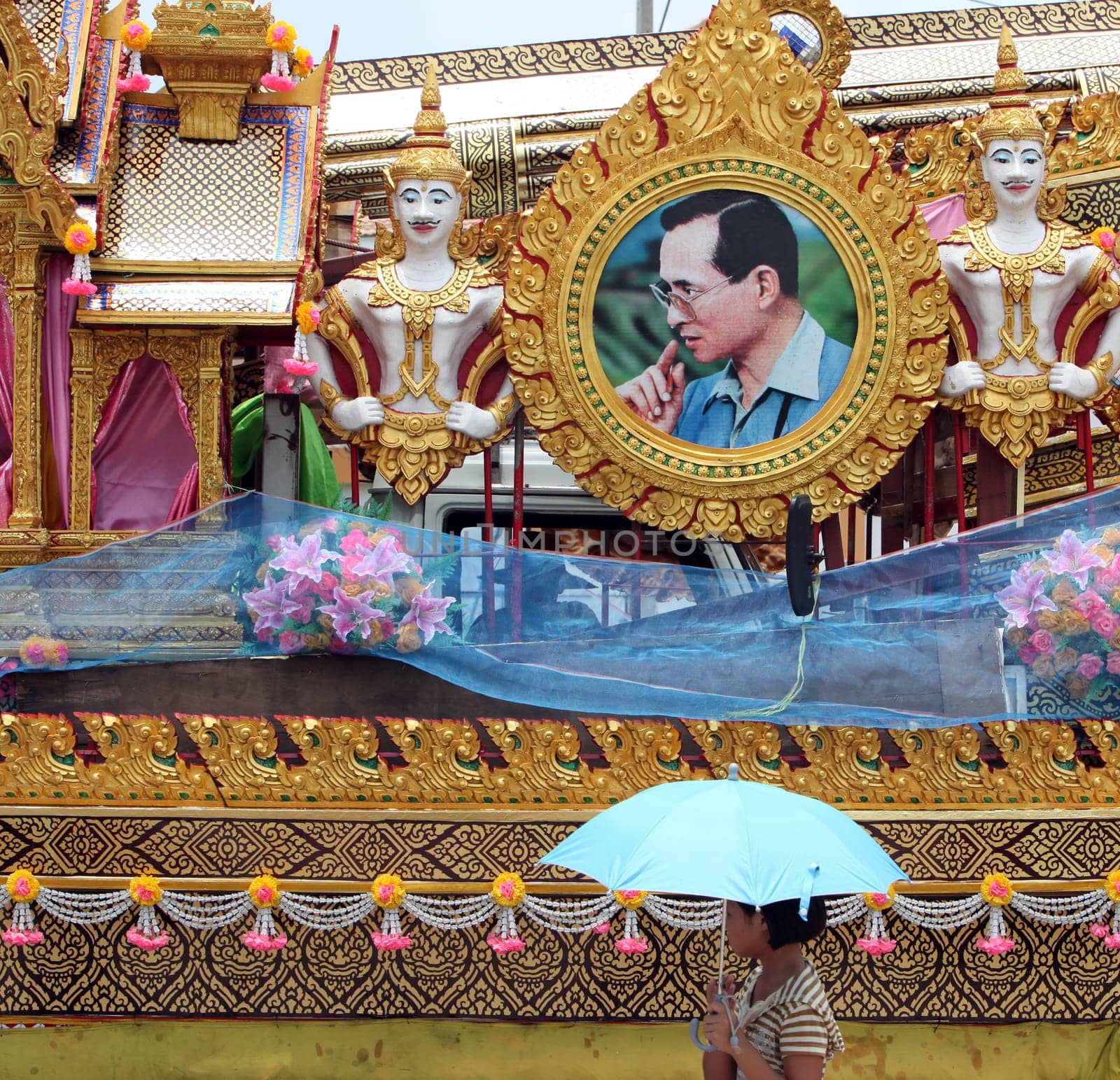 a pictures of the King Bhumibol on a traditional parade at the Raketfestival in the city of Yasothon in Thailand in Southeastasia.