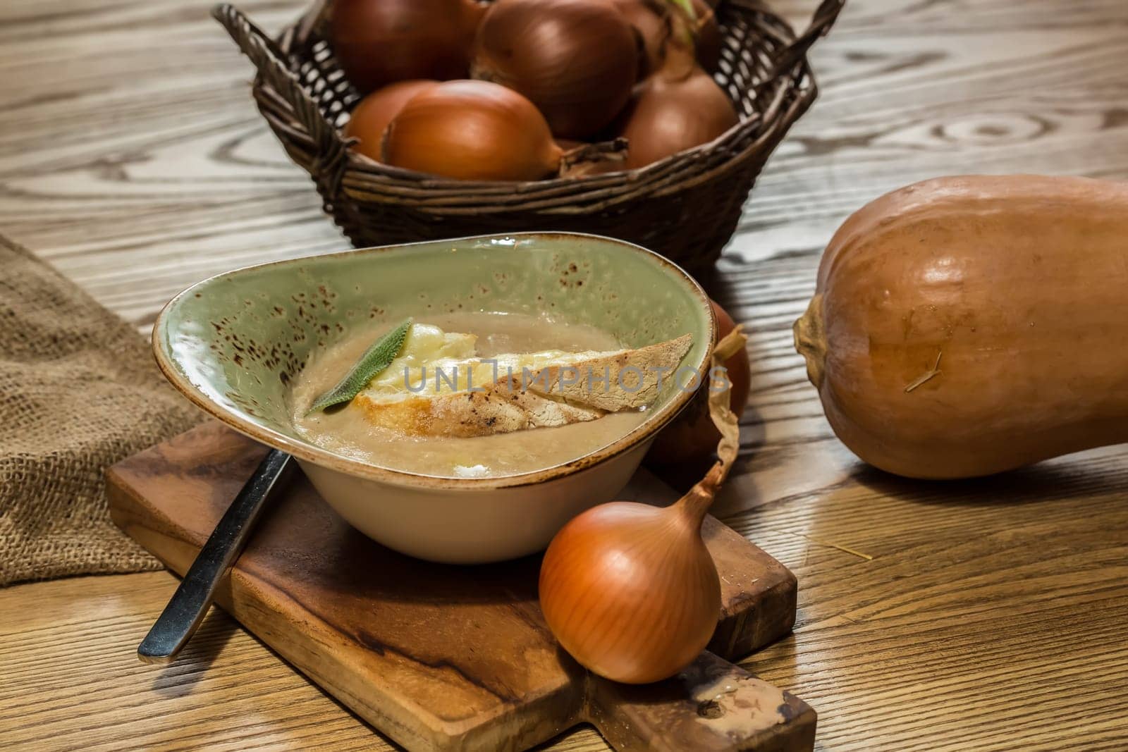 The french onion gratin soup. selective Focus