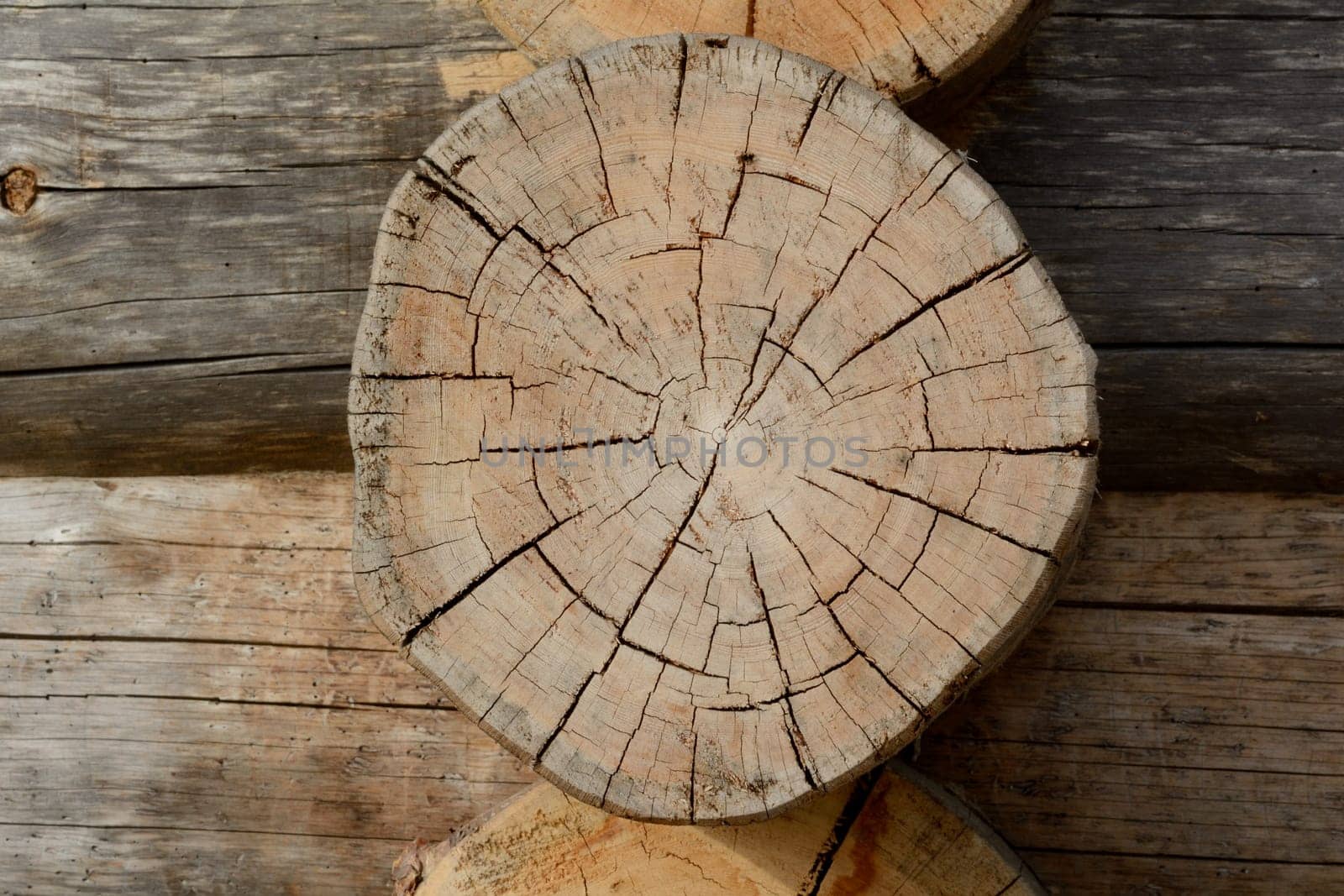Roundwood for house building