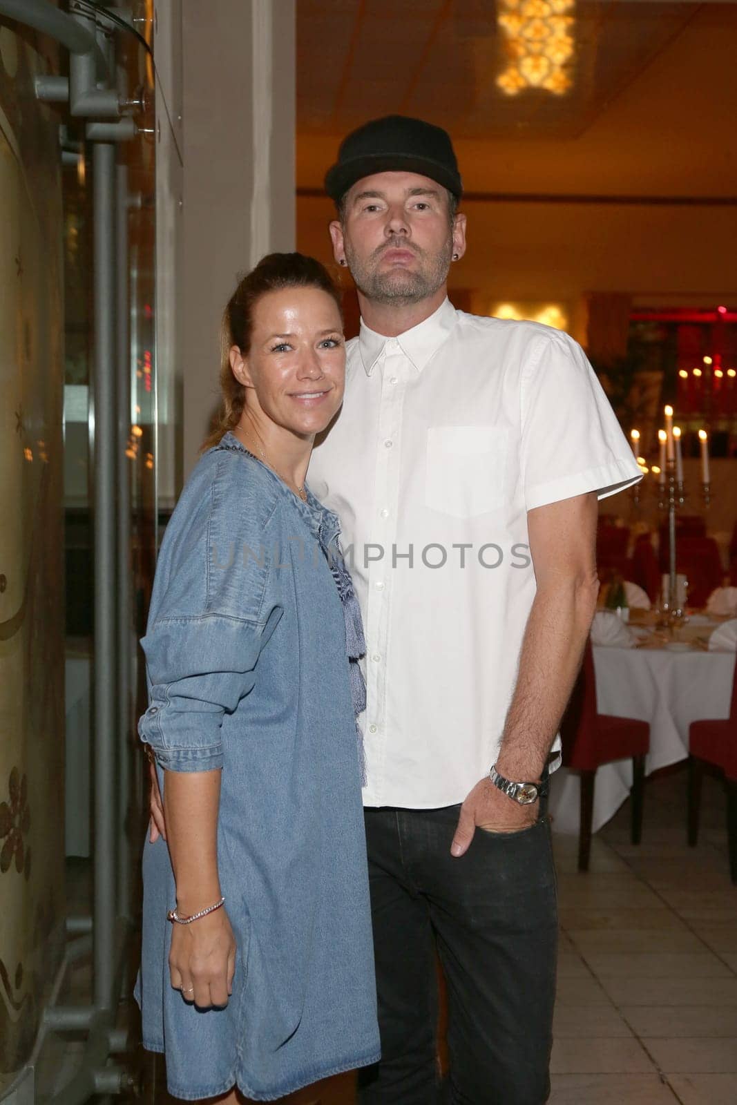 Alexandra Neldel und Michael Michalsky ,. Luepertz meets Falckenberg  bei der Artweek Berlin am 14.09.2016
