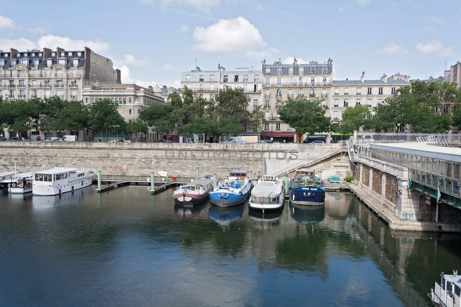 boats in the Bassin de l Arsenal west of the Place de la Bastille