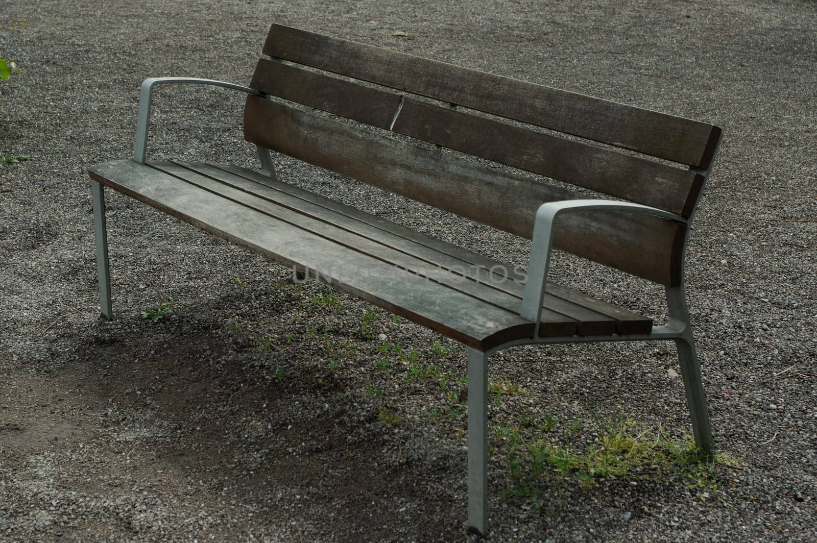 a brown lonely wooden bench in the park