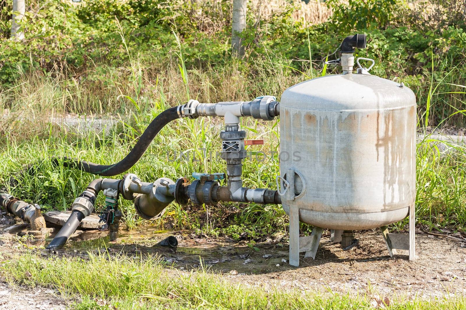 System for pumping irrigation water for agriculture with expansion tank