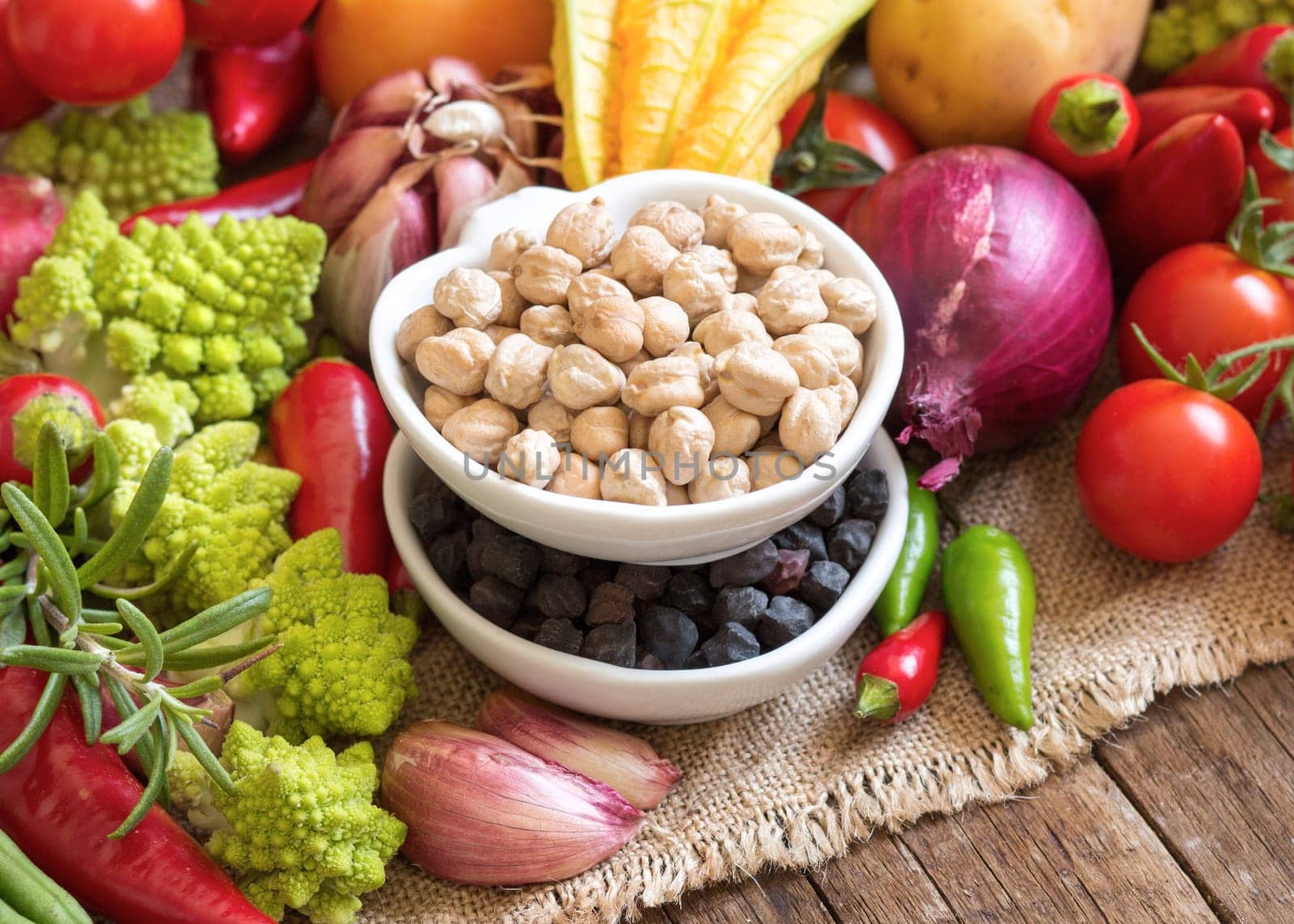 Black and white chickpea in bowls with vegetables