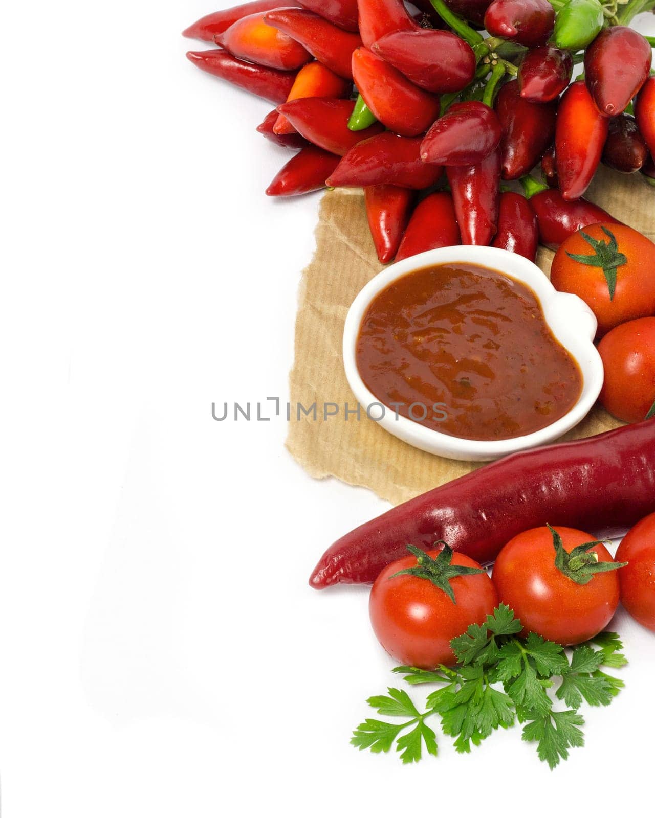 Tomato sauce and vegetables: tomatoes, hot pepper and herbs