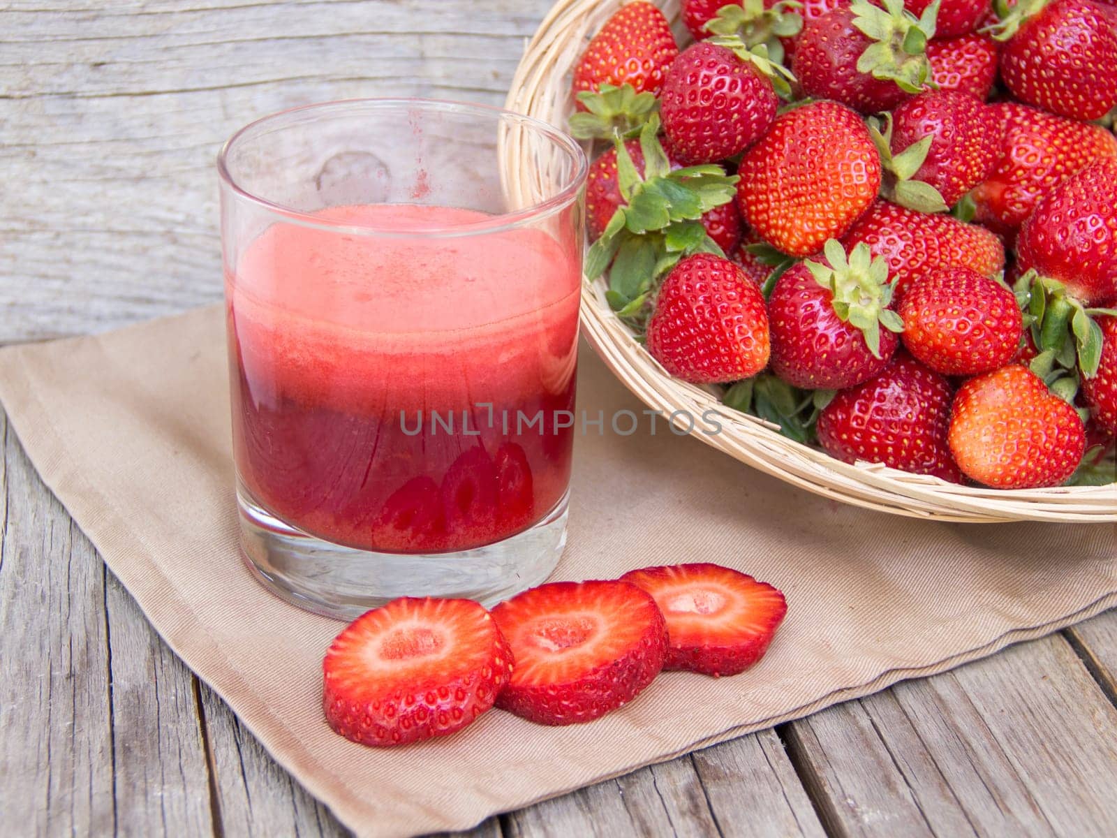 fresh strawberries smoothie