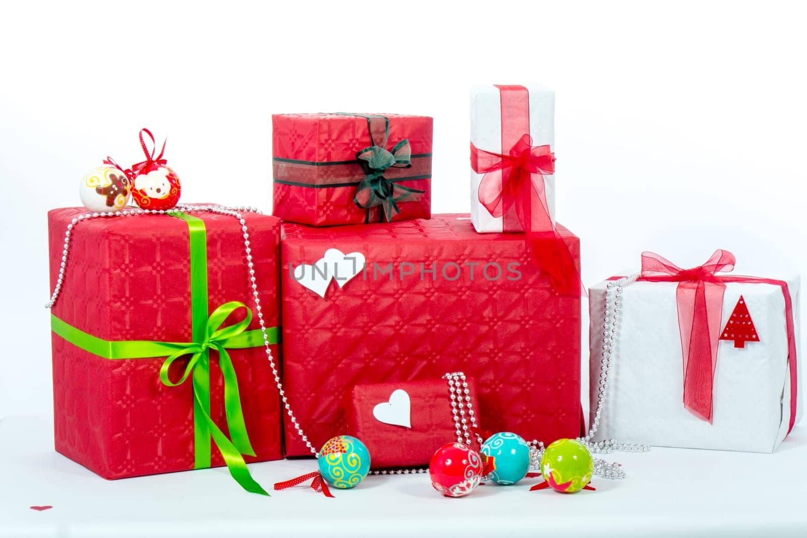 the red and white Christmas gift boxes