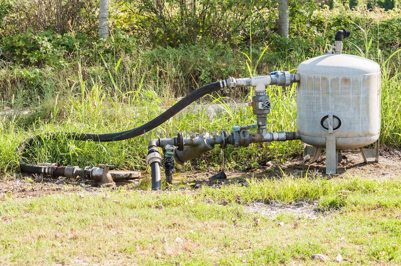 System for pumping irrigation water for agriculture with expansion tank