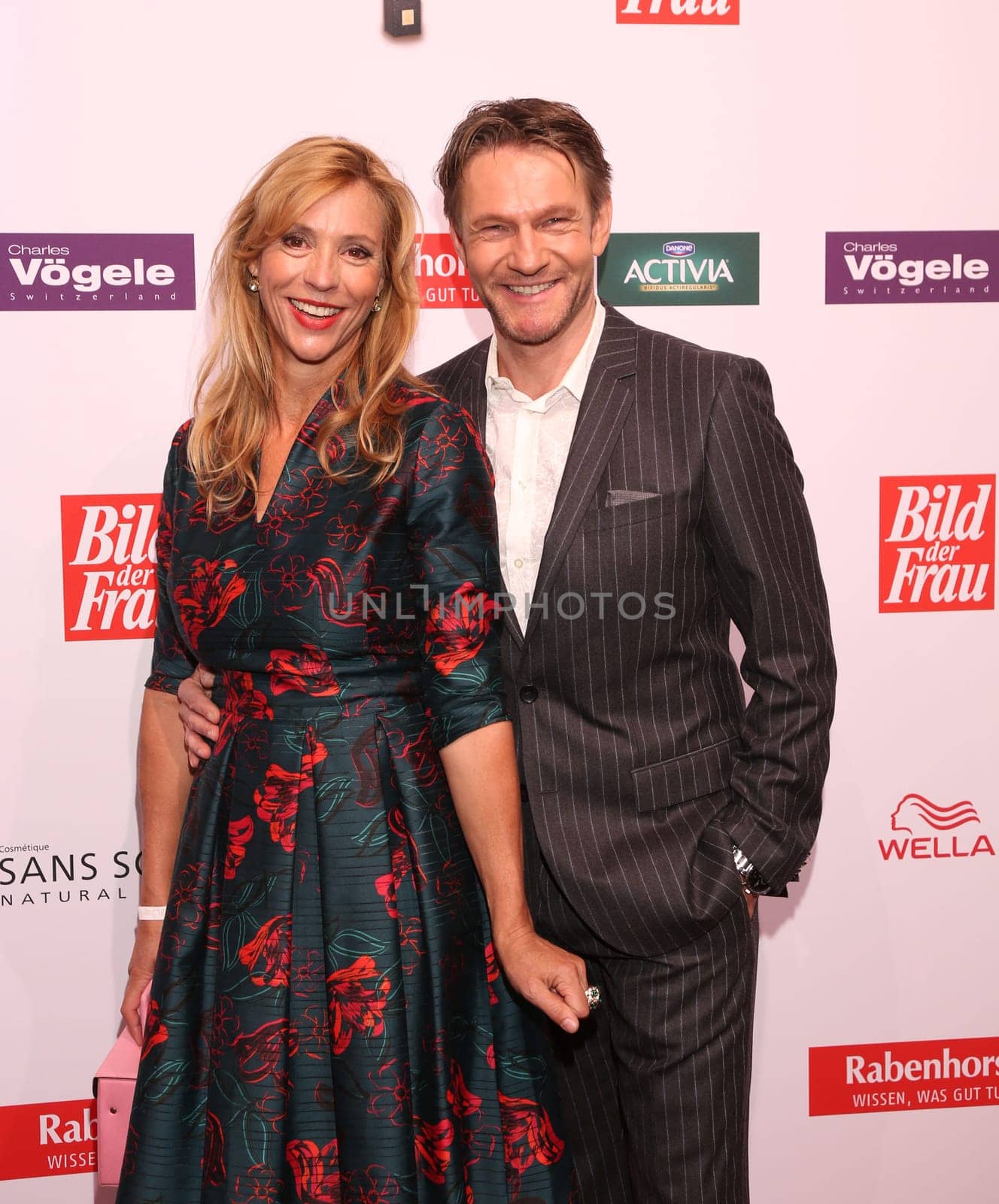 Carin C. Tietze with accompaniment ,.at the 10 years GOLDENE BILD der FRAU – the big anniversary gala in the Hamburg Stage Theater
