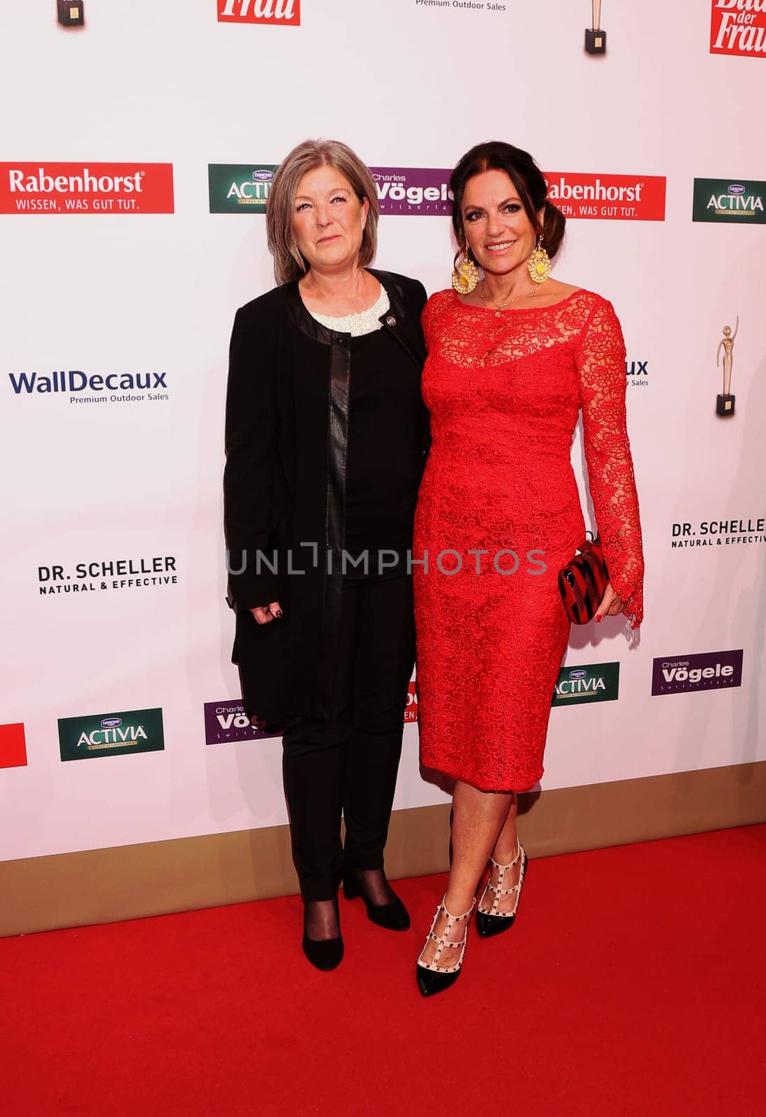 Petra Jenal,Christine Neubauer ,.10 years GOLDENE BILD der FRAU – die große Jubilaeumsgala im Stage Theater am Hafen Hamburg.13.10.2016