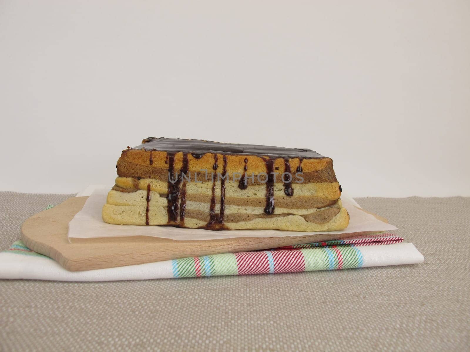 Layer cake with carob chocolate