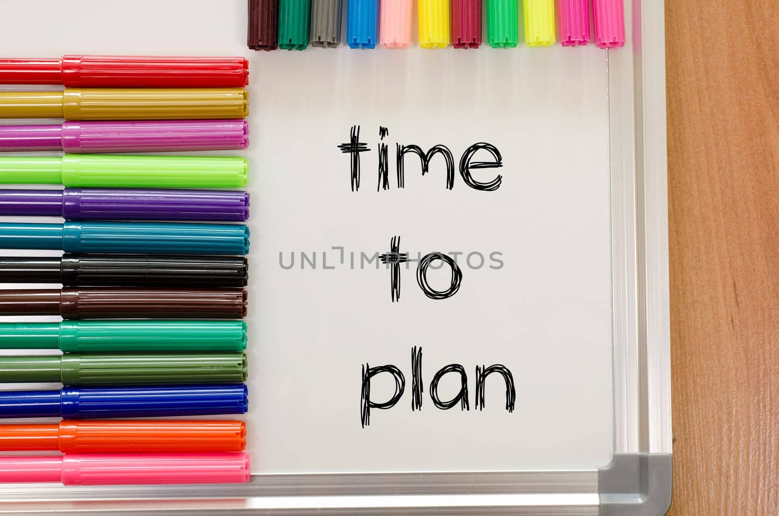 Felt-tip pen and whiteboard on a wooden background and time to plan text concept