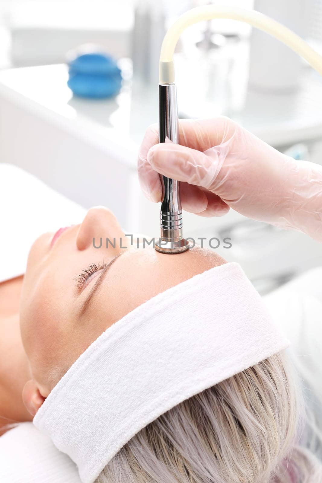 diamond dermabrasion,peeling exfoliation.\ndiamond microdermabrasion,cosmetic scrub\noksydermabrazja\nwoman at the beautician,microdermabrasion treatment\n