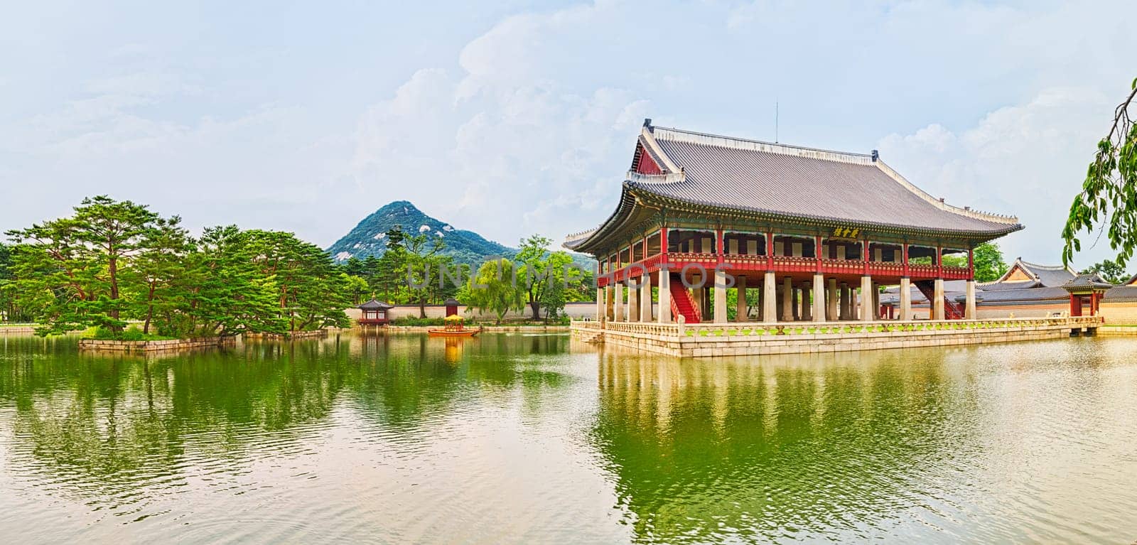 Gyeonghoeru Royal Banquet Hall. Gyeongbokgung Palace. Seoul. South Korea. Panorama