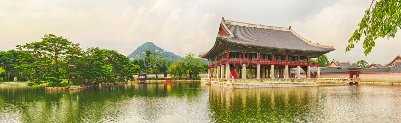 Gyeonghoeru Royal Banquet Hall. Gyeongbokgung Palace. Seoul. South Korea. Panorama