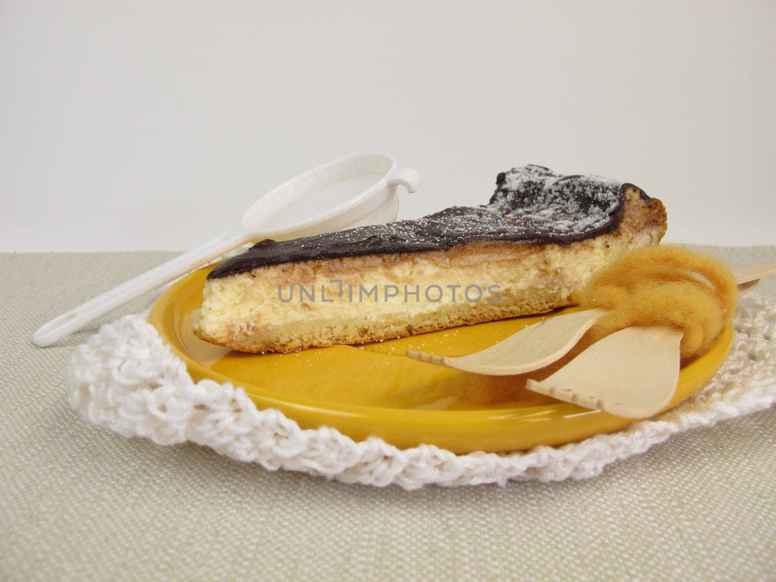 Quark cake with chocolate casting