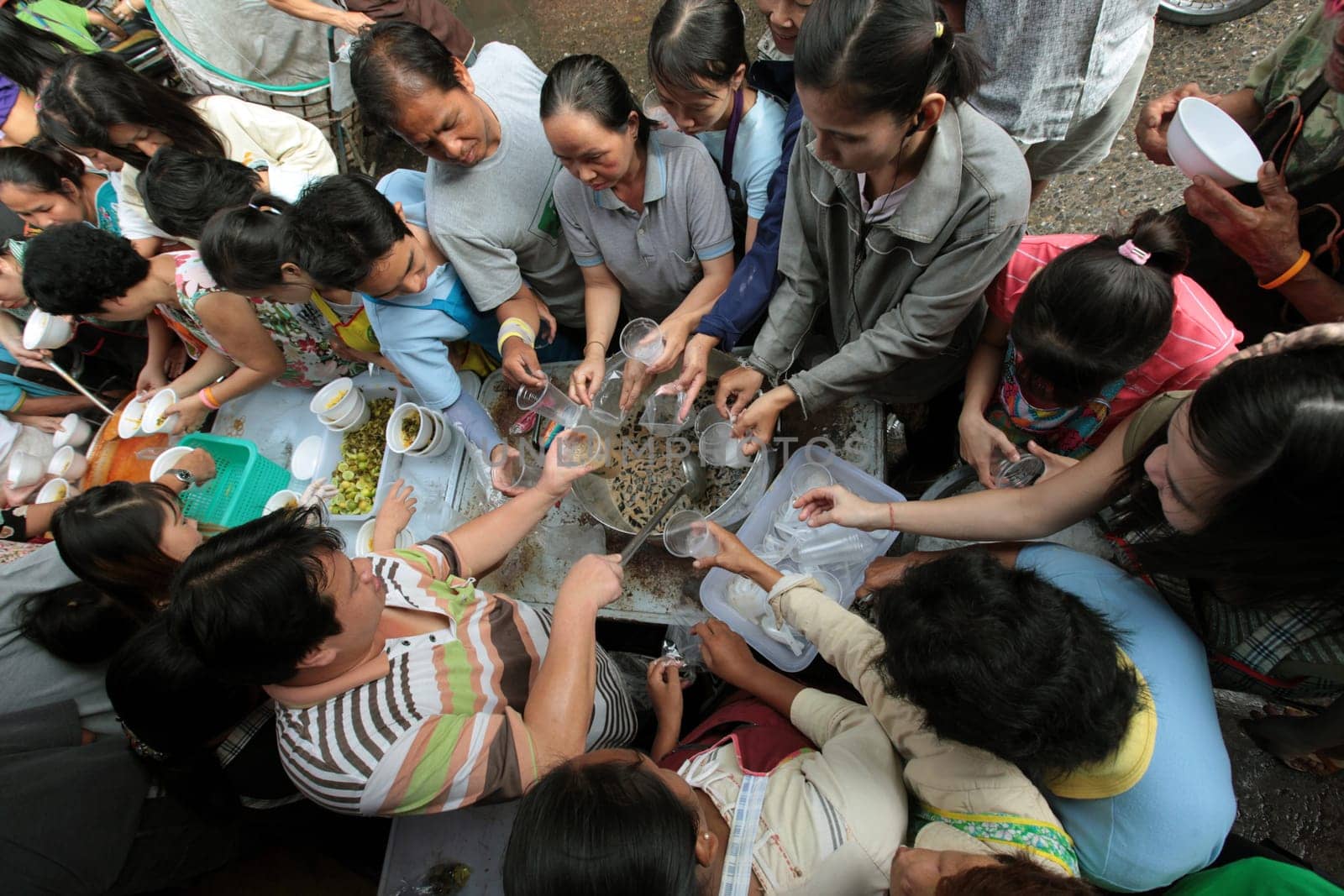 People at the Talat Warorot in the city of chiang mai in the north of Thailand in Southeastasia. ...
