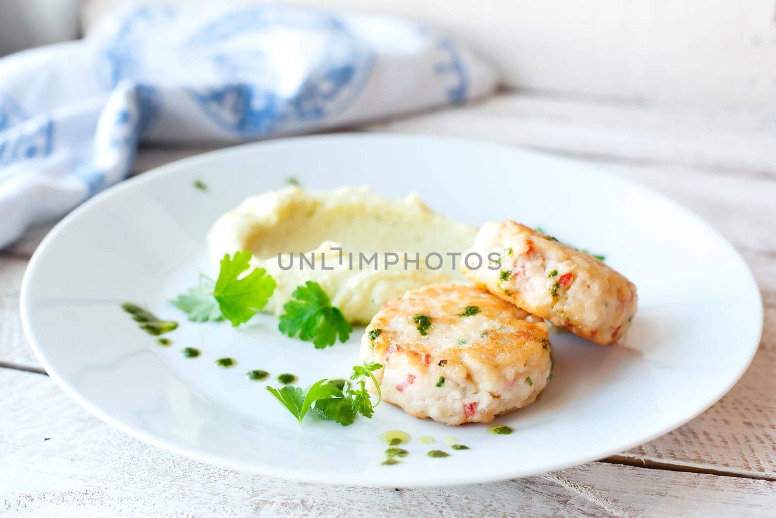Fish or chicken cutlets with mashed potatoes