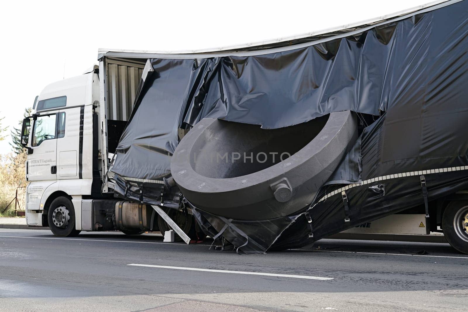 Accident of a heavy-duty transporter in the city center of Magdeburg. The cargo slipped and crashed onto the road