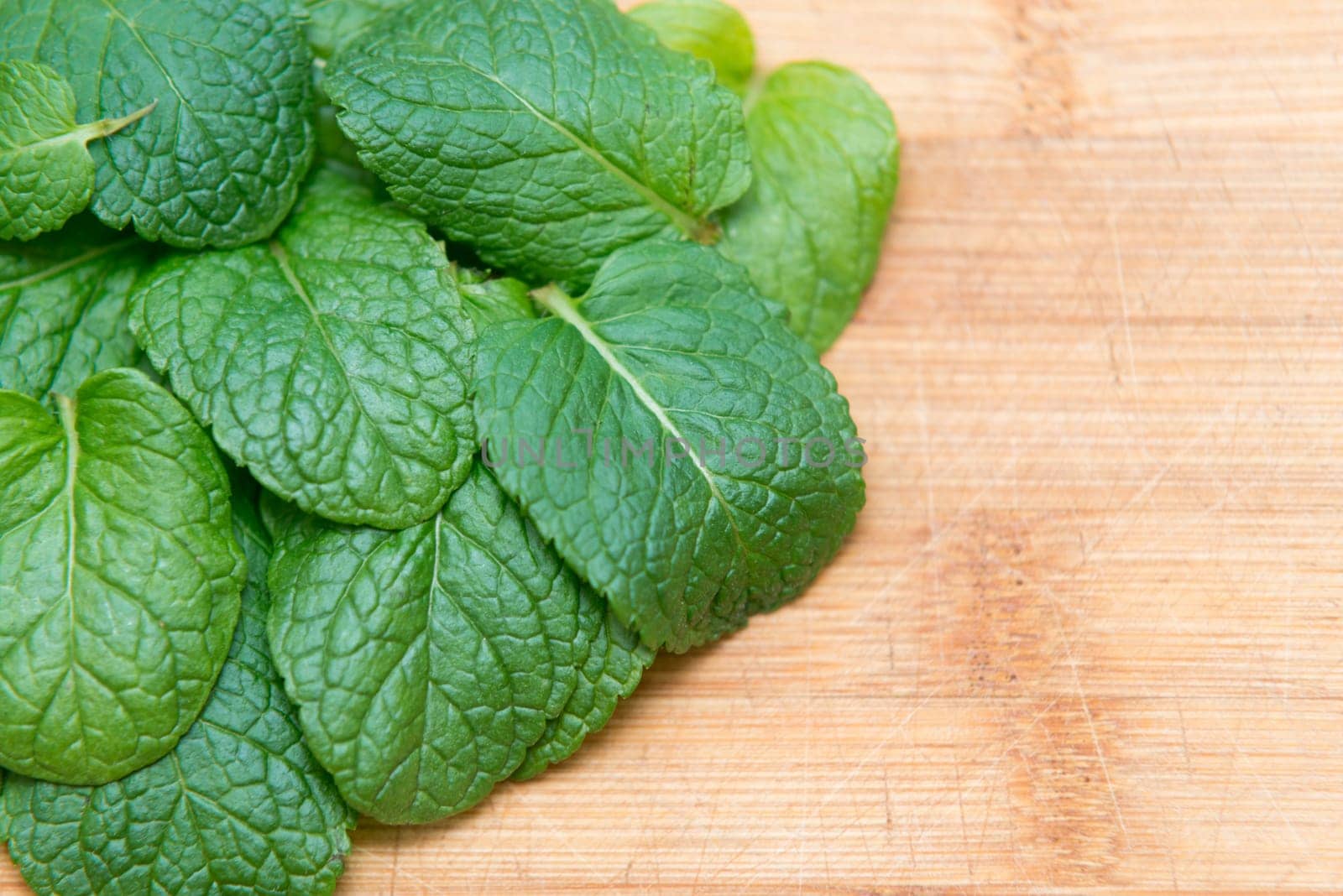 close up on fresh mint on wooden background
