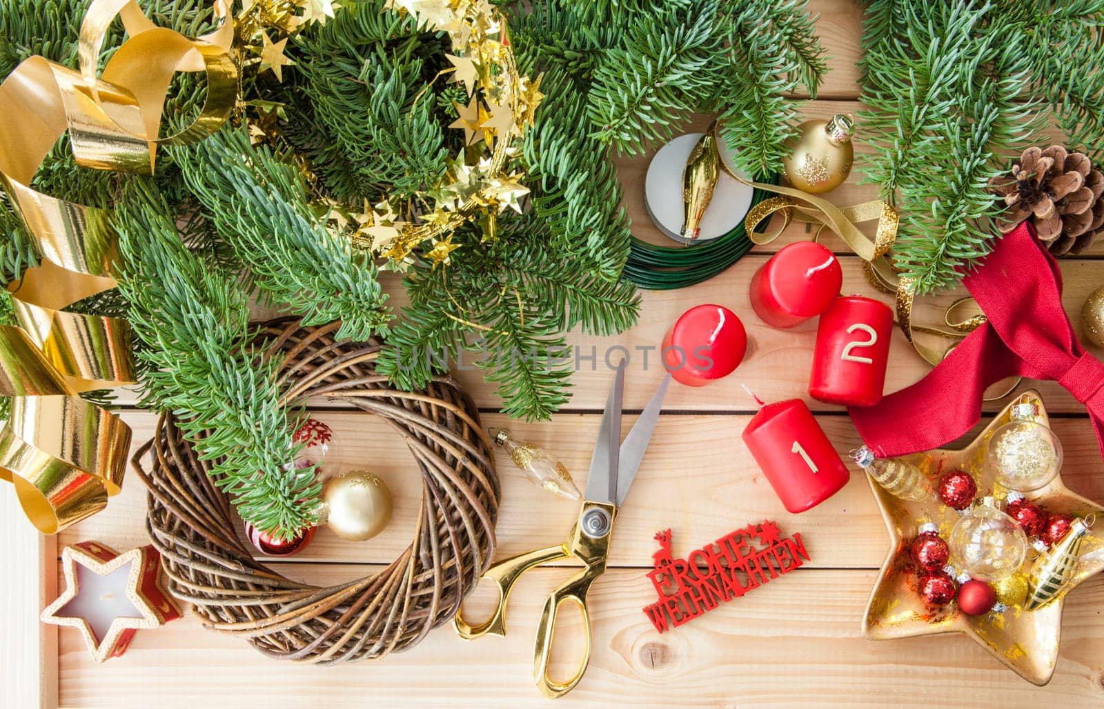 Make an Advent wreath with red candles and Christmas decorations