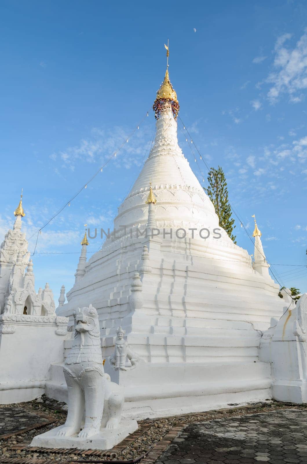 Lion statue and white pagoda at Wat Phra That Doi Kong Mu, Mae Hong Son, Thailand.