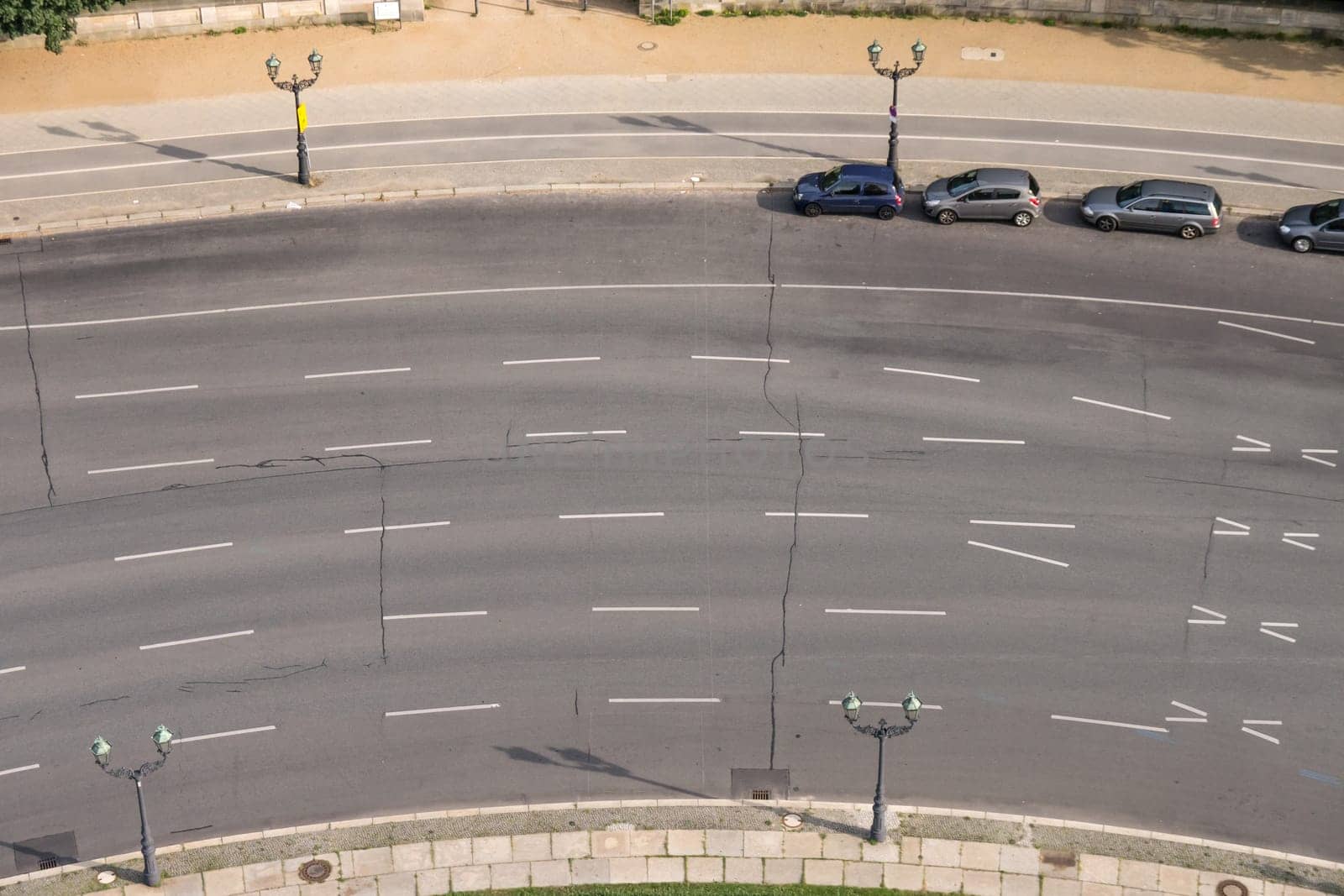 roundabout traffic at the siegessäule in berlin
