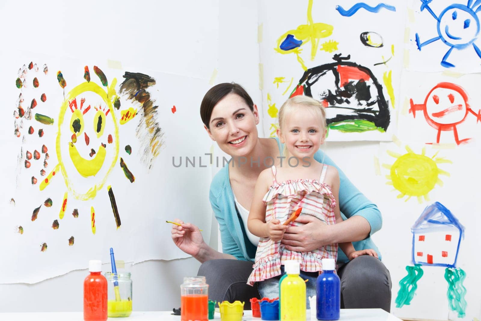 Teacher And Pupil In Pre School Art Class