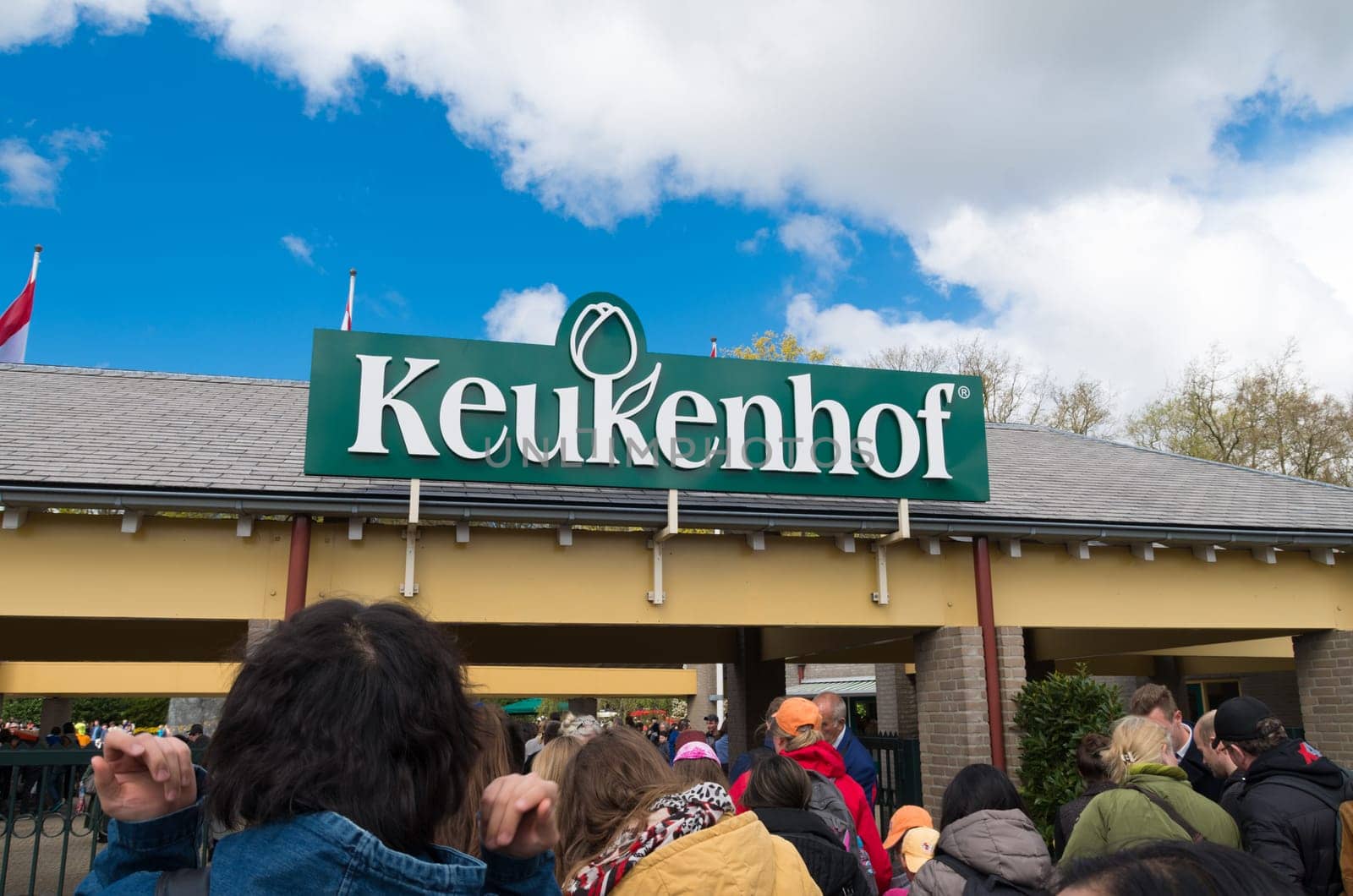 LISSE, NETHERLANDS - APRIL 17, 2016: Unknown tourists waiting to get inside the famous Keukenhof tulip garden in the netherlands