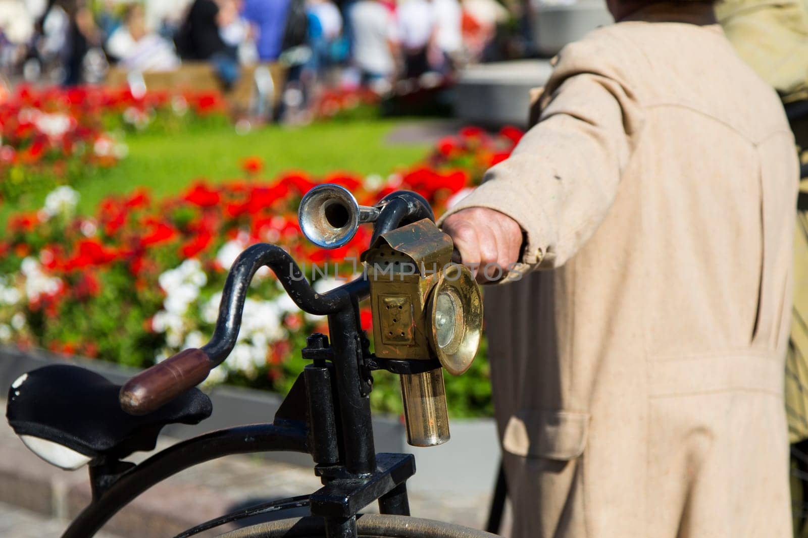 Close up view of an old bicycle
