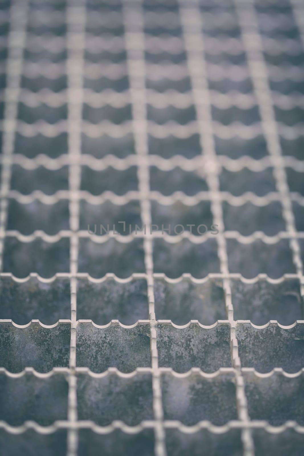 Stepping grid in a detailed shot