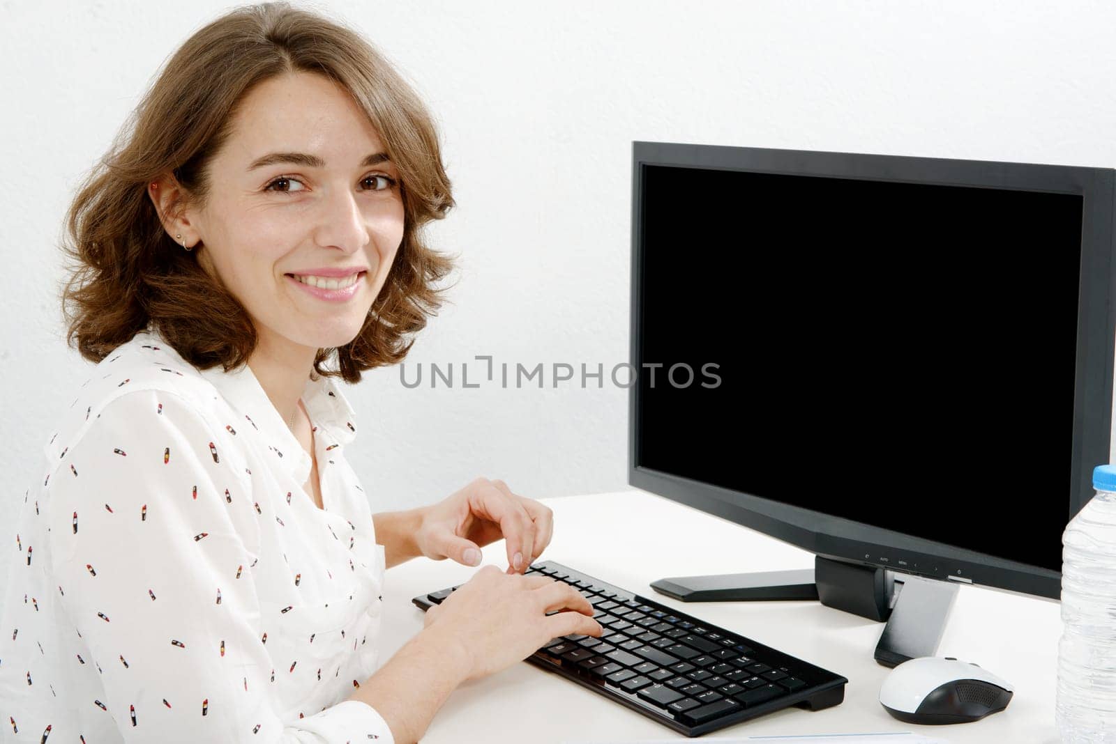 pretty young business woman working at pc in her office