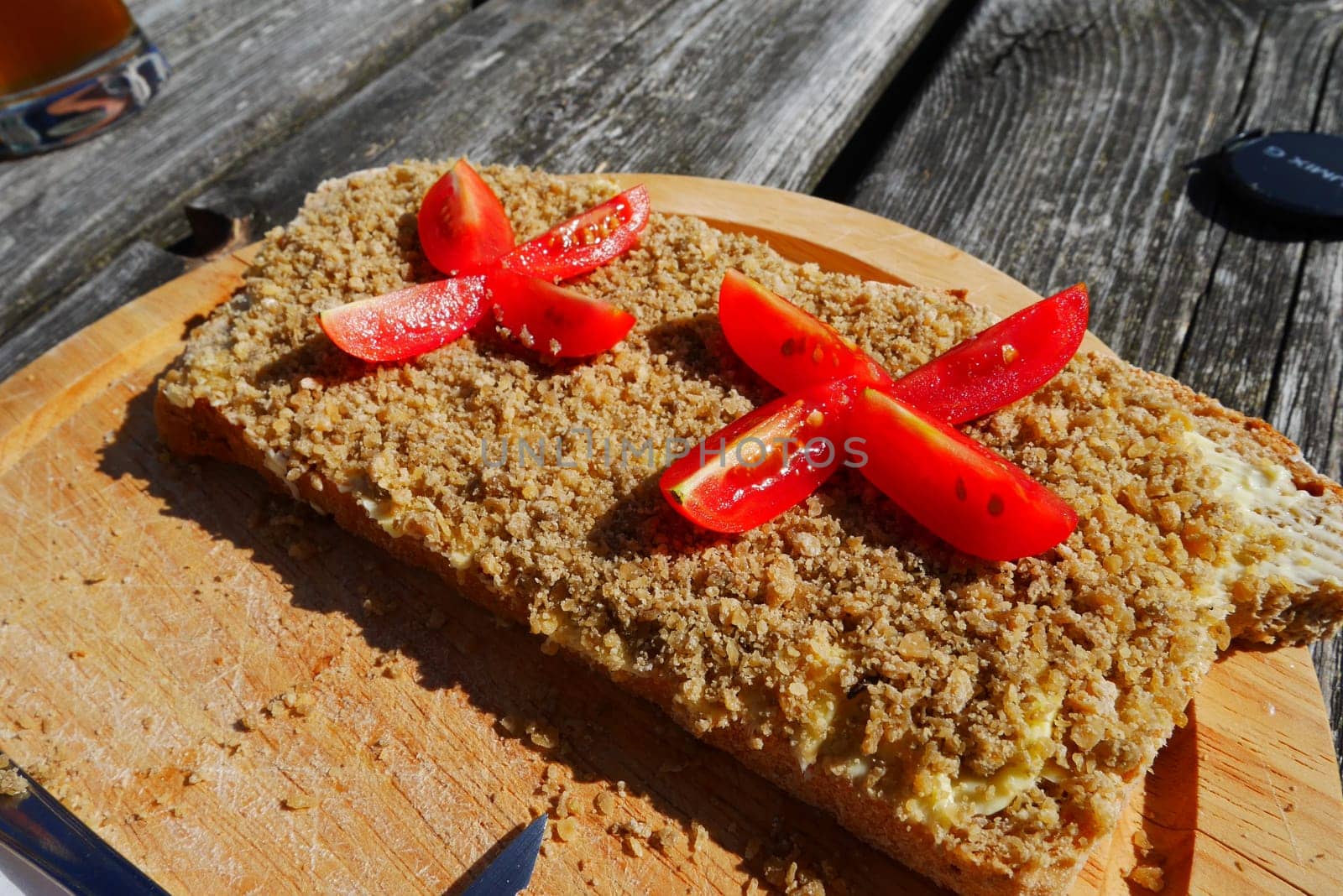 Brotzeitzeller with Styrian cheese and tomatoes