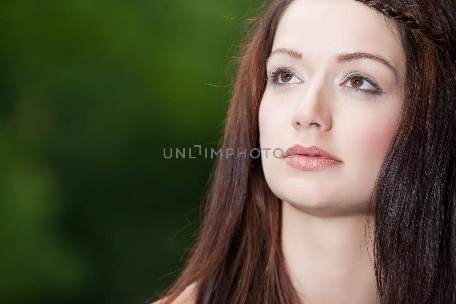 Young beauty woman in the forest whith beautiful looks