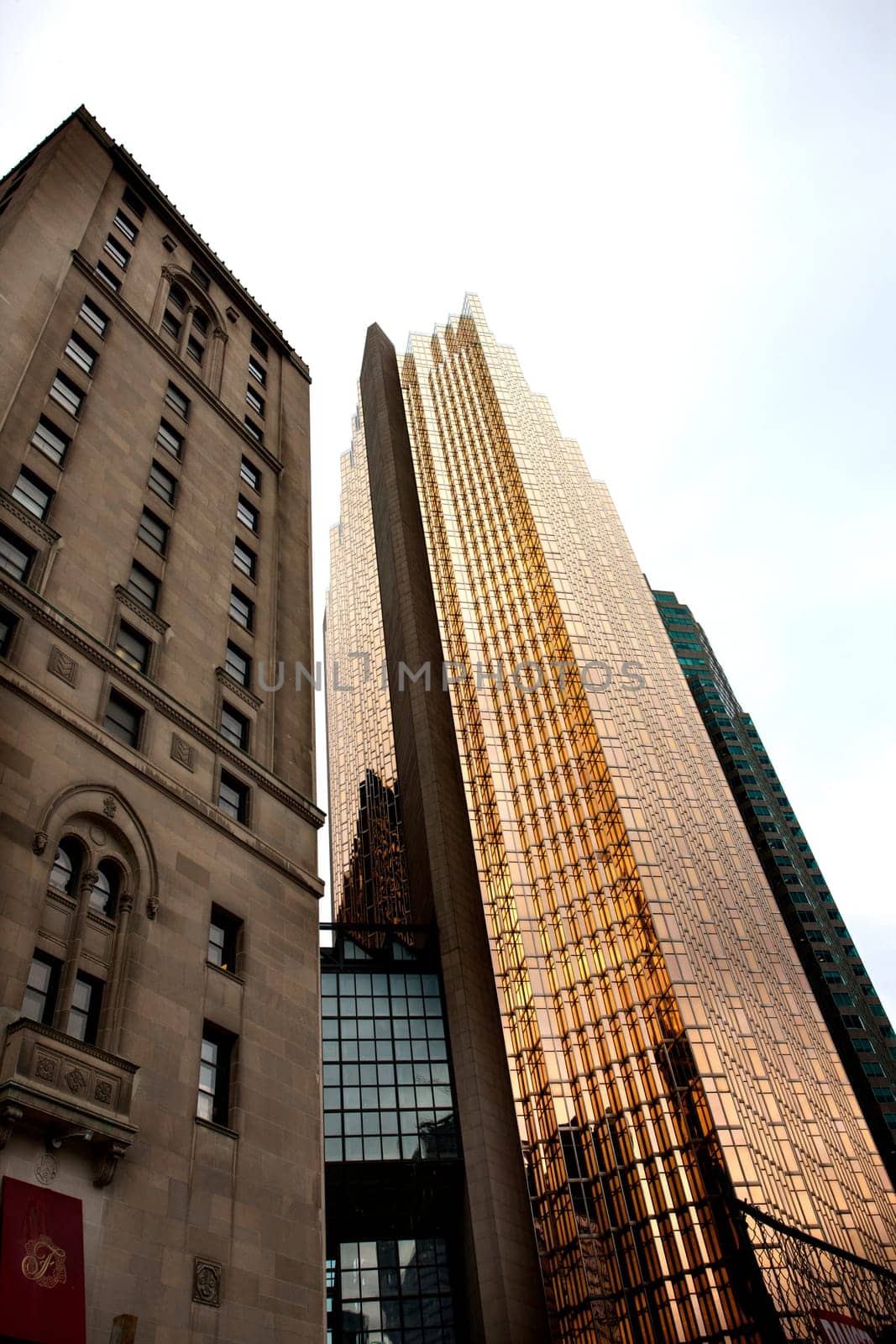 Daytime Photos of Toronto Ontario buildings downtown