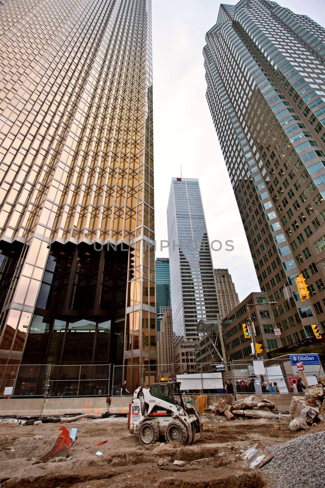 Daytime Photos of Toronto Ontario buildings downtown