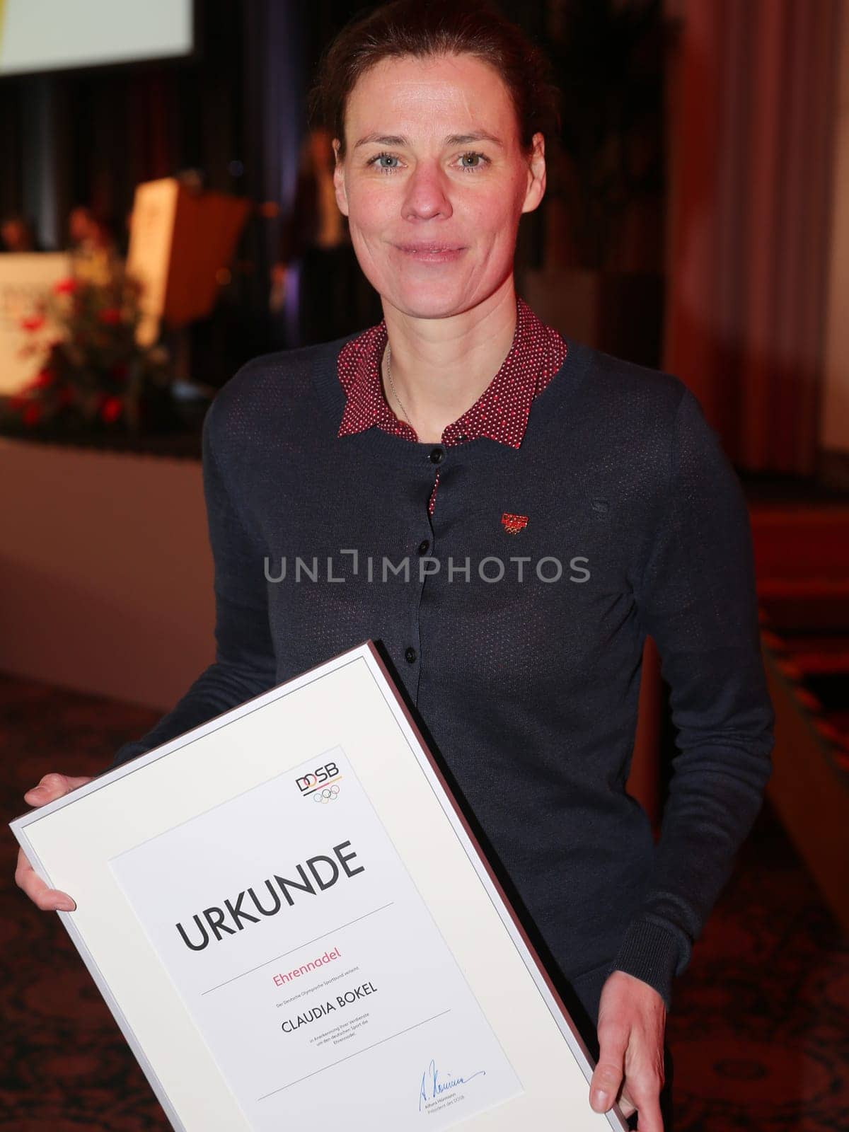 Claudia Bokel with badge of honour of the German Olympic Sports Confederation (DOSB) at the 13th General Assembly of the DOSB on 03.12.2016 in Magdeburg