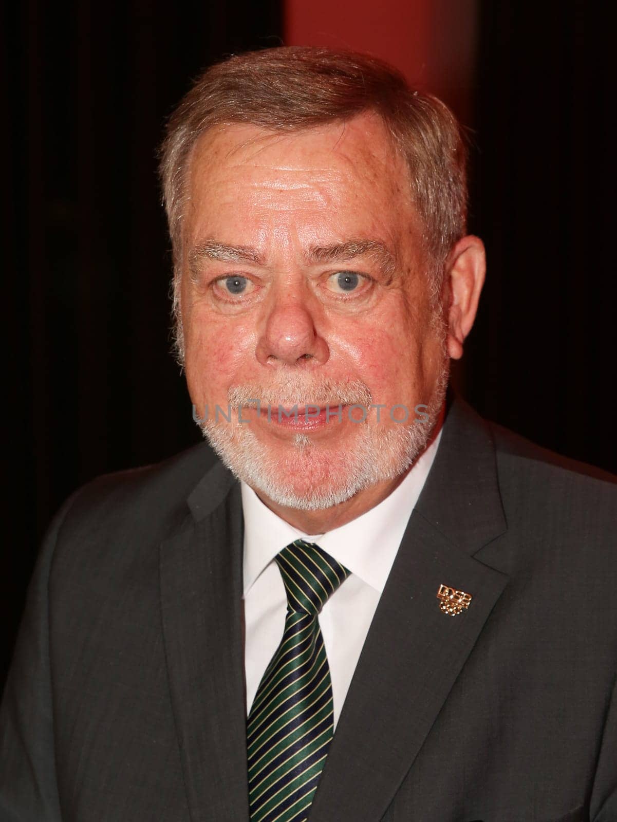 Gerd Heinze with badge of honour of the German Olympic Sports Confederation (DOSB) at the 13th General Assembly of the DOSB on 03.12.2016 in Magdeburg