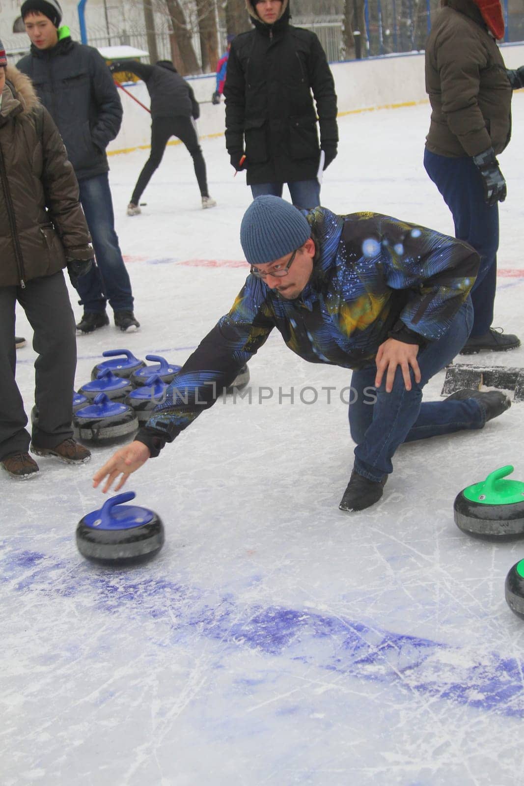 Curling. Club curling fans.