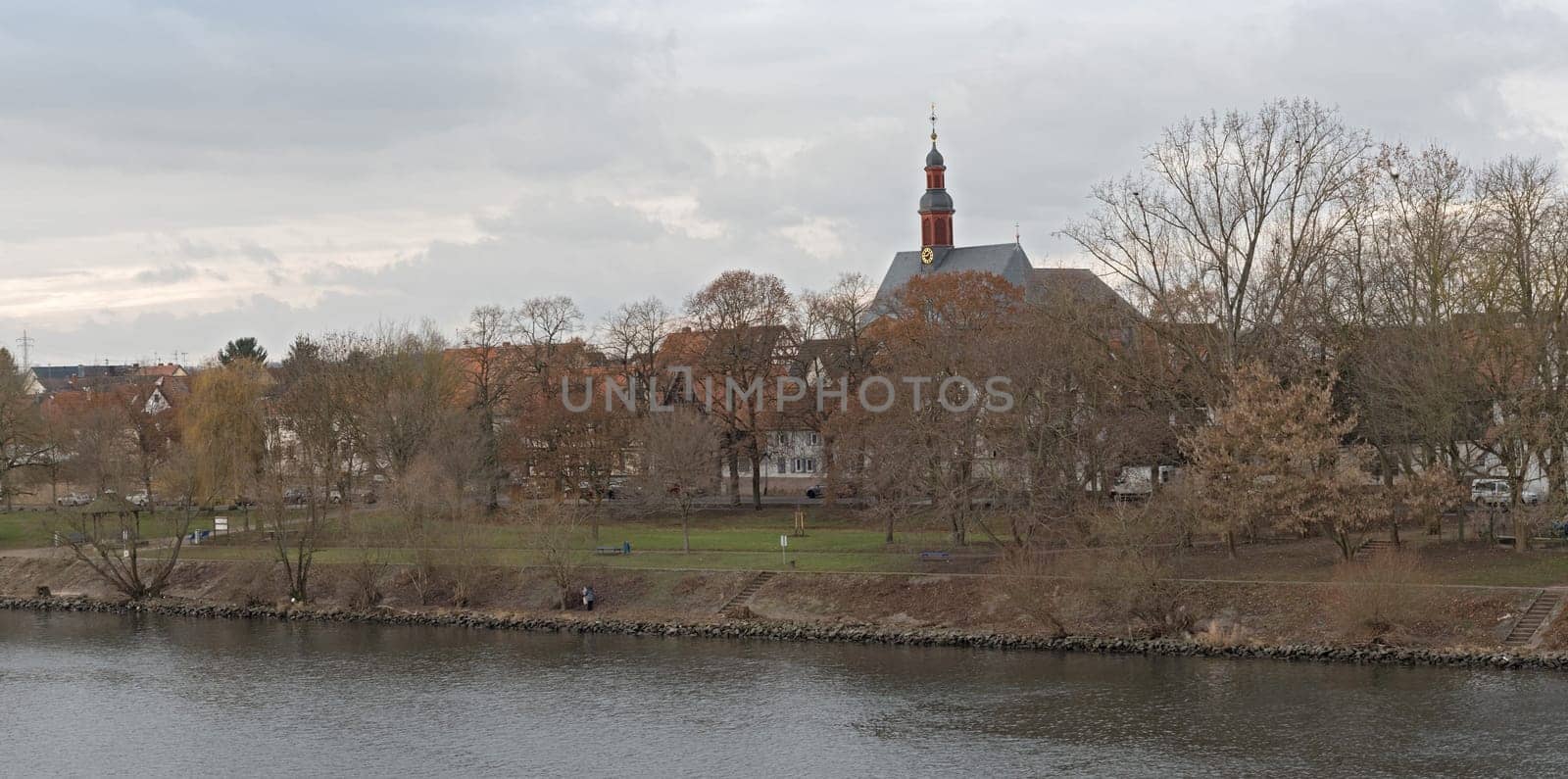 The Main riverbank at Hattersheim-Eddersheim in winter, Germany