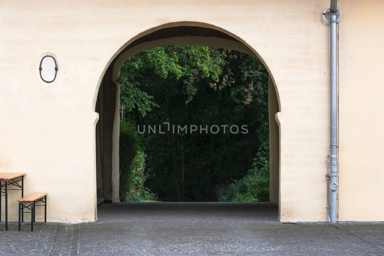 Archway,death search from a historical homestead..